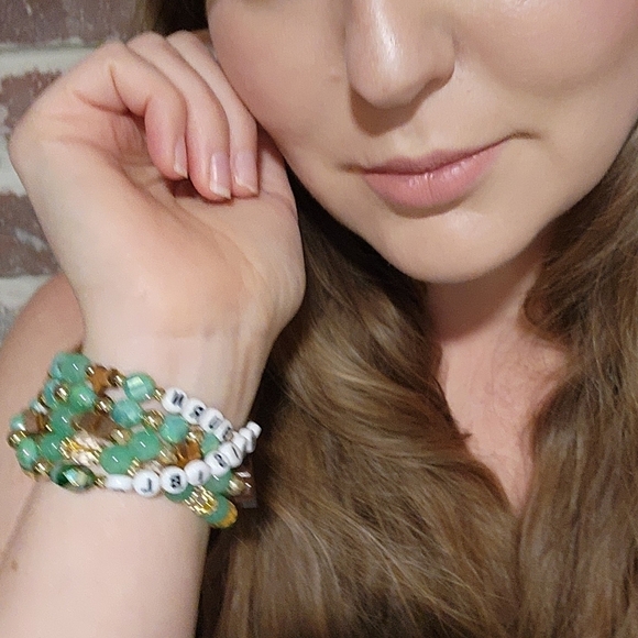 Taylor Swift Debut Inspired Friendship Bracelets Set Of 5 - Picture 9 of 10